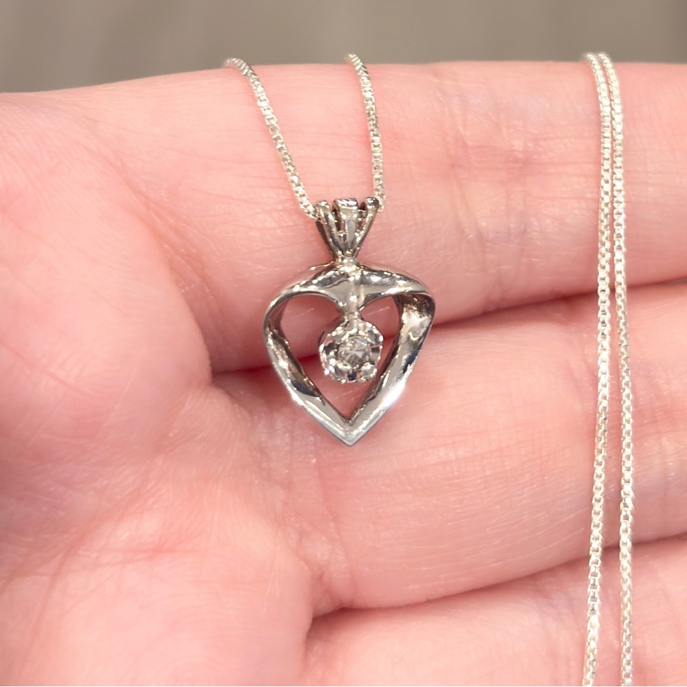 Vintage 14K White Gold Diamond Heart Pendant Necklace: Dainty Illusion Setting - Picture 5 of 12